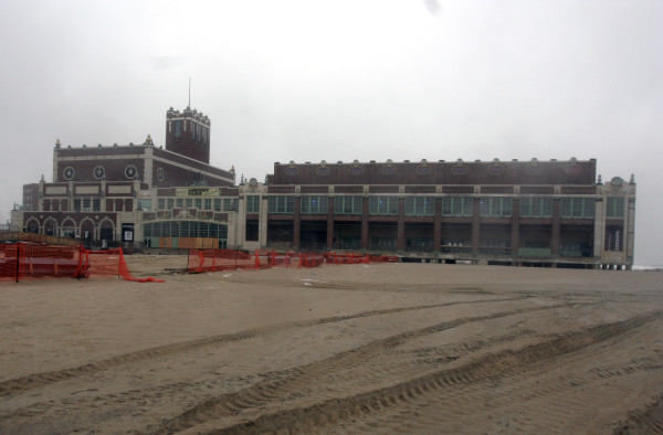 Paramount and Convention Hall Asbury.jpg Paramount and Convention Hall, Asbury Park