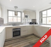 Spacious 3 bedroom top floor apartment