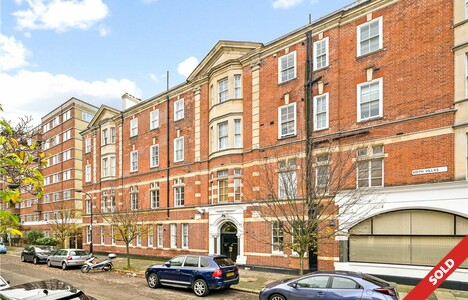 Three Bedroom two bathroom spacious Mansion Flat in W14