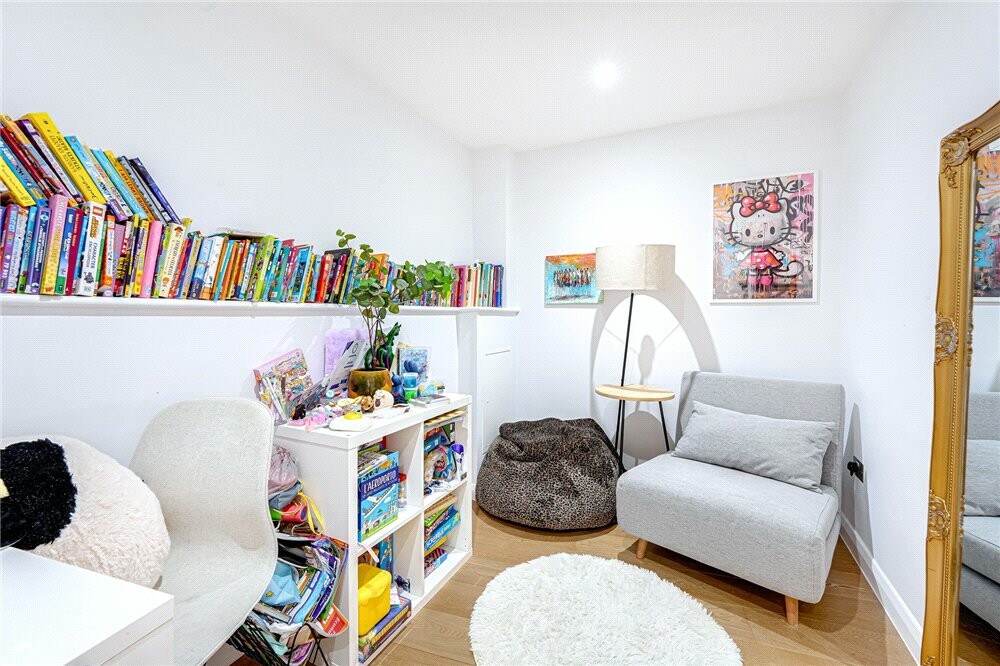 Picture No. 34 | 2 bedroom Flat in Eardley Crescent Earl