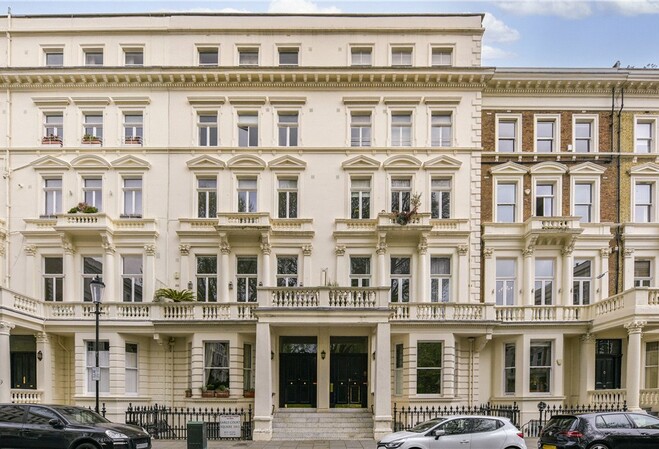 2 Bedroom Flat, Earl's Court Square, SW5