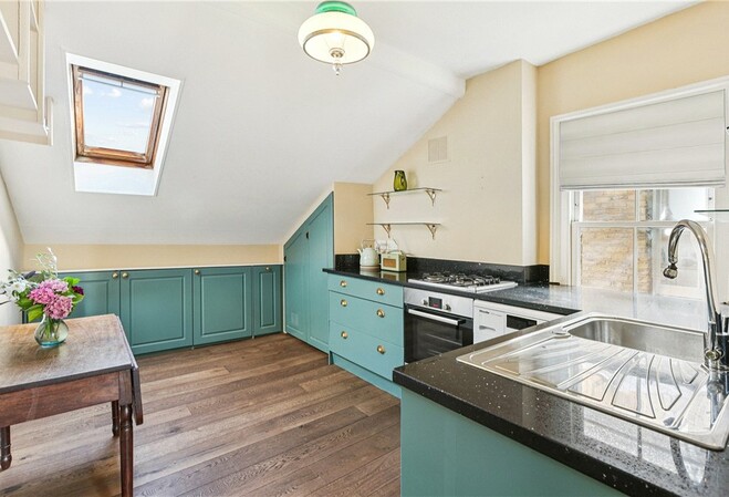 Holland Park Avenue W11, 2 bedrooms Large Roof Terrace