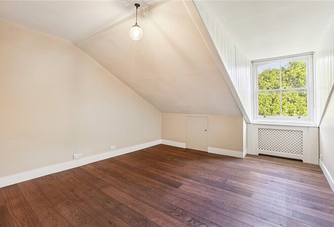 Holland Park Avenue W11, 2 bedrooms Large Roof Terrace