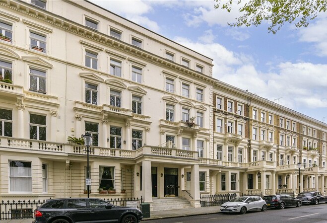 2 Bedroom Flat, Earl's Court Square, SW5