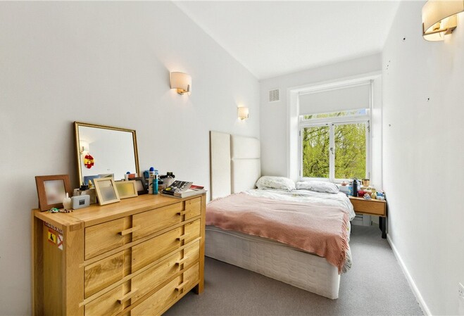 2 Bedroom Flat, Earl's Court Square, SW5