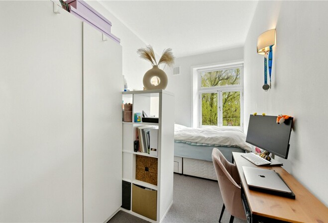 2 Bedroom Flat, Earl's Court Square, SW5