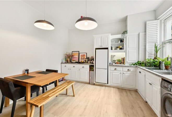 2 Bedroom Flat, Earl's Court Square, SW5
