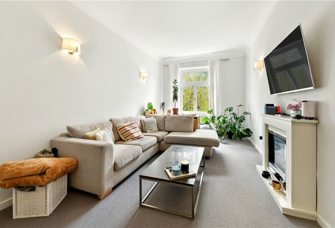 2 Bedroom Flat, Earl's Court Square, SW5