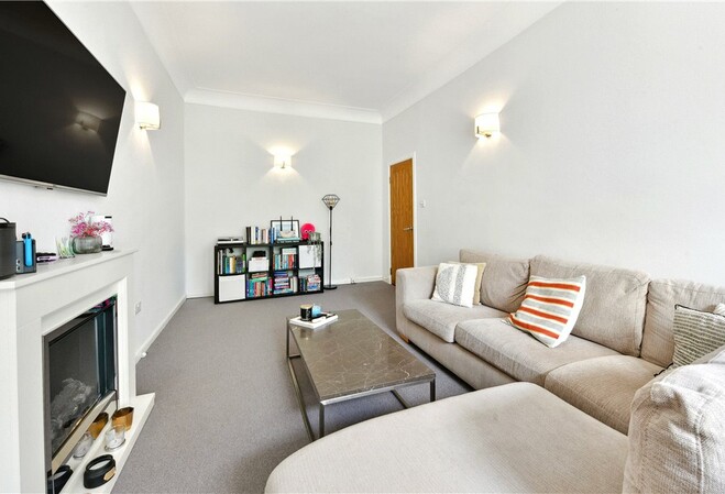 2 Bedroom Flat, Earl's Court Square, SW5