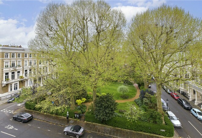 2 Bedroom Flat, Earl's Court Square, SW5