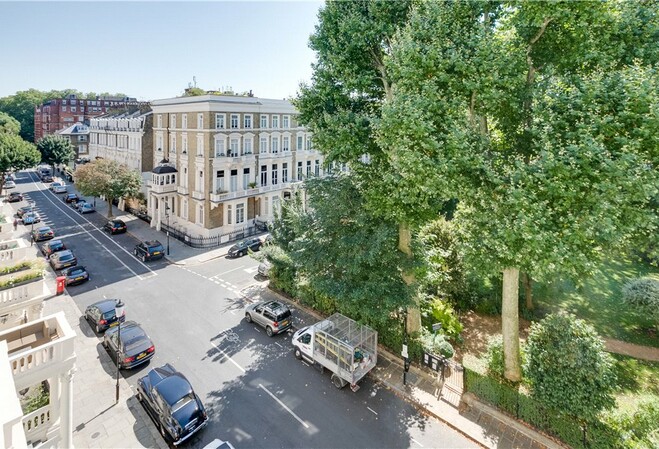 2 Bedroom Flat, Earl's Court Square, SW5