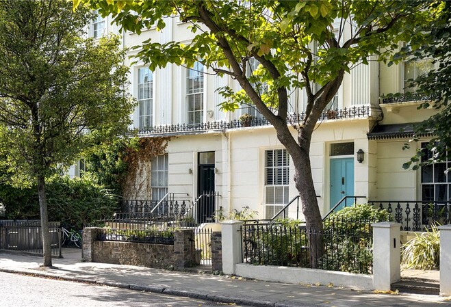 Lovely 1 bedroom apartment for sale in Chepstow Road, Notting Hill, W2.