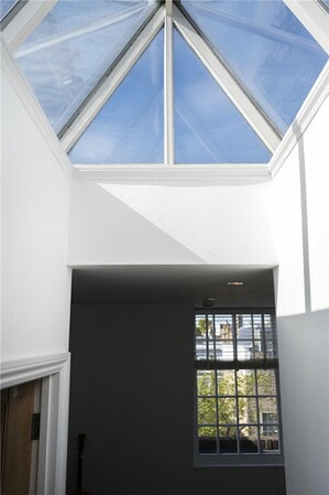 Lovely 1 bedroom apartment for sale in Chepstow Road, Notting Hill, W2.