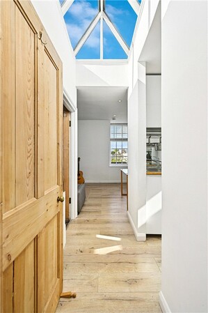 Lovely 1 bedroom apartment for sale in Chepstow Road, Notting Hill, W2.