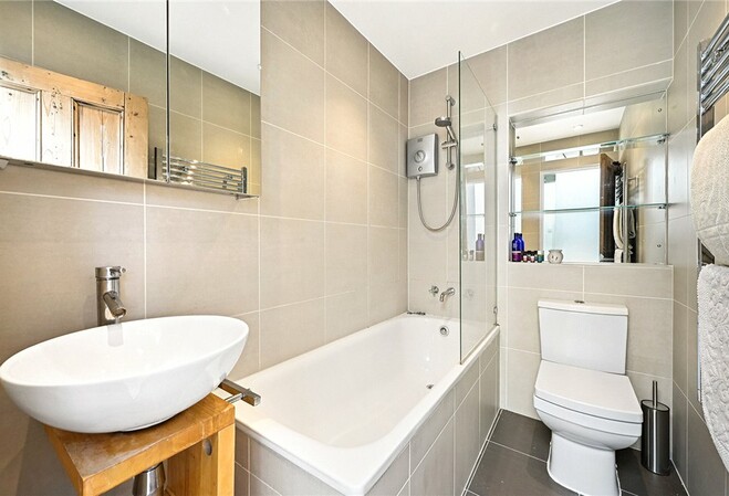 Lovely 1 bedroom apartment for sale in Chepstow Road, Notting Hill, W2.