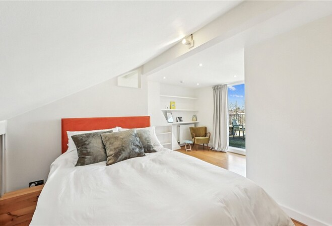 Bassett Road W10, 2 bedrooms 2 bathrooms 2 roof terraces