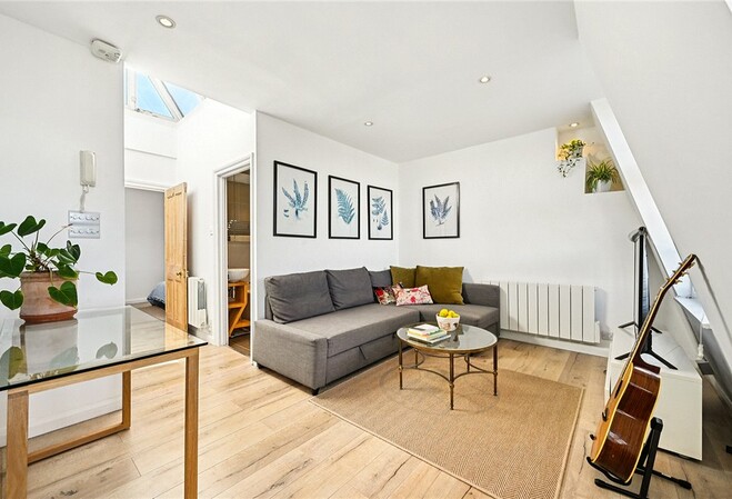 Lovely 1 bedroom apartment for sale in Chepstow Road, Notting Hill, W2.